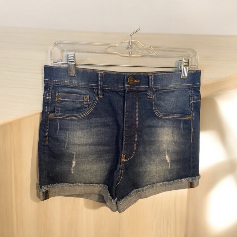 ⭐️ Wallflower blue denim shorts size 11. NWOT. Legendary fit.